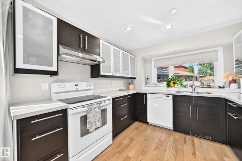 74 Lacombe Point(E), St. Albert, AB - Indoor Photo Showing Kitchen With Double Sink