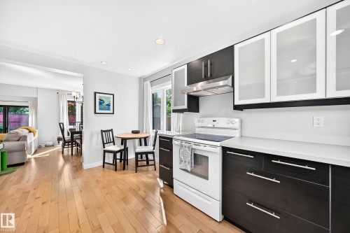 74 Lacombe Point(E), St. Albert, AB - Indoor Photo Showing Kitchen