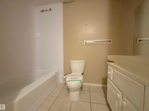5955 40 Avenue Nw, Edmonton, AB - Indoor Photo Showing Bathroom