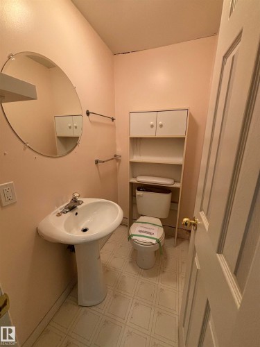 5955 40 Avenue Nw, Edmonton, AB - Indoor Photo Showing Bathroom