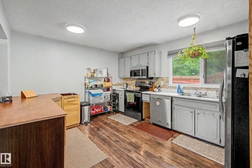 48 Aspen Crescent, St. Albert, AB - Indoor Photo Showing Kitchen With Double Sink