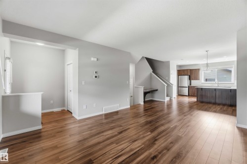 21839 99 Avenue Nw, Edmonton, AB - Indoor