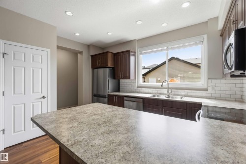 21839 99 Avenue Nw, Edmonton, AB - Indoor Photo Showing Kitchen With Upgraded Kitchen