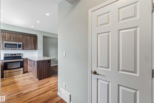 21839 99 Avenue Nw, Edmonton, AB - Indoor Photo Showing Kitchen