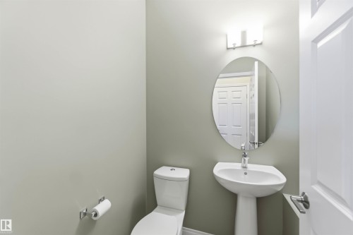 21839 99 Avenue Nw, Edmonton, AB - Indoor Photo Showing Bathroom