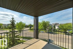 Private balcony with double exposure - 