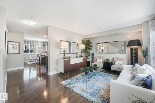 5505 3 Avenue Sw, Edmonton, AB - Indoor Photo Showing Living Room