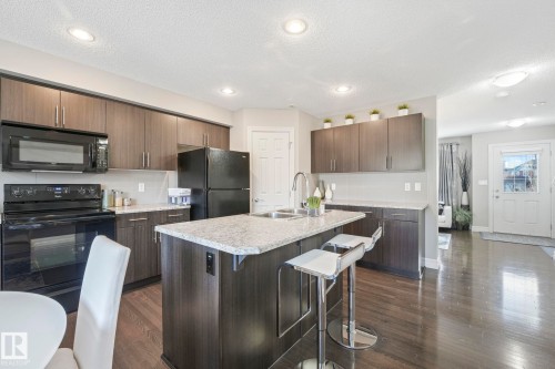 5505 3 Avenue Sw, Edmonton, AB - Indoor Photo Showing Kitchen With Double Sink