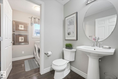 5505 3 Avenue Sw, Edmonton, AB - Indoor Photo Showing Bathroom