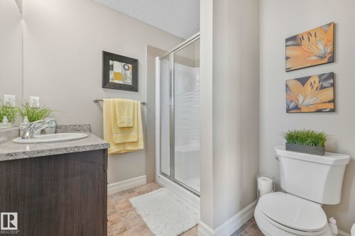 5505 3 Avenue Sw, Edmonton, AB - Indoor Photo Showing Bathroom
