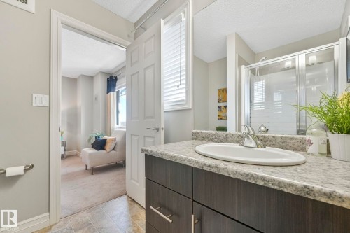 5505 3 Avenue Sw, Edmonton, AB - Indoor Photo Showing Bathroom