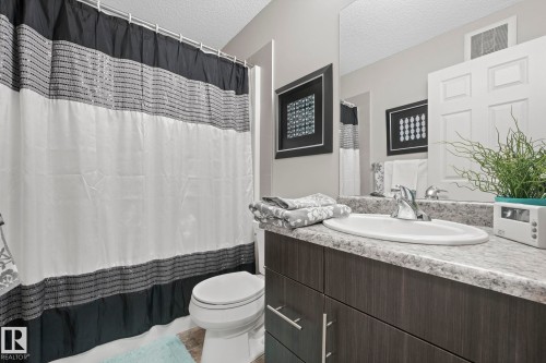 5505 3 Avenue Sw, Edmonton, AB - Indoor Photo Showing Bathroom
