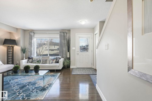 5505 3 Avenue Sw, Edmonton, AB - Indoor Photo Showing Living Room