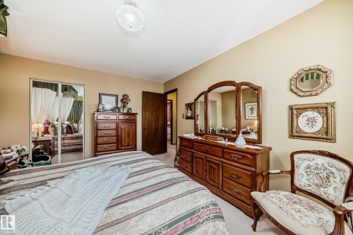 17707 84 Avenue, Edmonton, AB - Indoor Photo Showing Bedroom