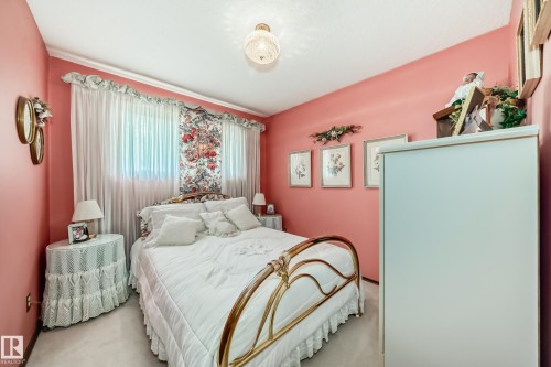 17707 84 Avenue, Edmonton, AB - Indoor Photo Showing Bedroom
