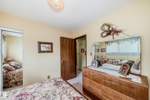 17707 84 Avenue, Edmonton, AB - Indoor Photo Showing Bedroom