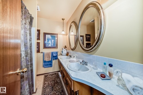 17707 84 Avenue, Edmonton, AB - Indoor Photo Showing Bathroom
