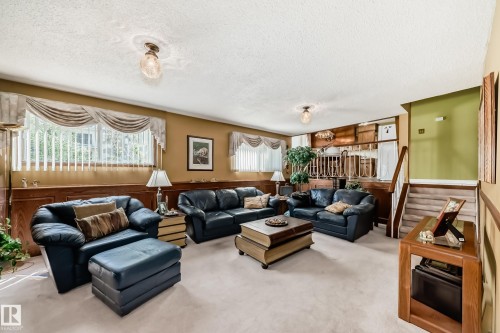 17707 84 Avenue, Edmonton, AB - Indoor Photo Showing Living Room