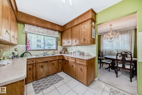 17707 84 Avenue, Edmonton, AB - Indoor Photo Showing Kitchen With Double Sink