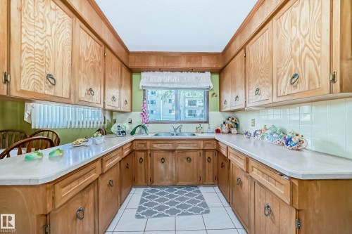 17707 84 Avenue, Edmonton, AB - Indoor Photo Showing Kitchen With Double Sink