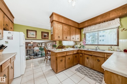 17707 84 Avenue, Edmonton, AB - Indoor Photo Showing Kitchen With Double Sink