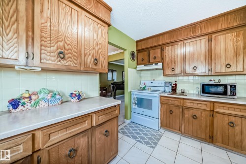 17707 84 Avenue, Edmonton, AB - Indoor Photo Showing Kitchen