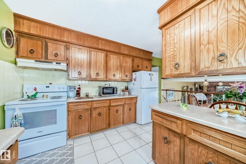 17707 84 Avenue, Edmonton, AB - Indoor Photo Showing Kitchen