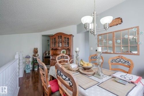 7011 190 Street Nw, Edmonton, AB - Indoor Photo Showing Dining Room