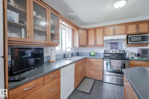 7011 190 Street Nw, Edmonton, AB - Indoor Photo Showing Kitchen With Double Sink