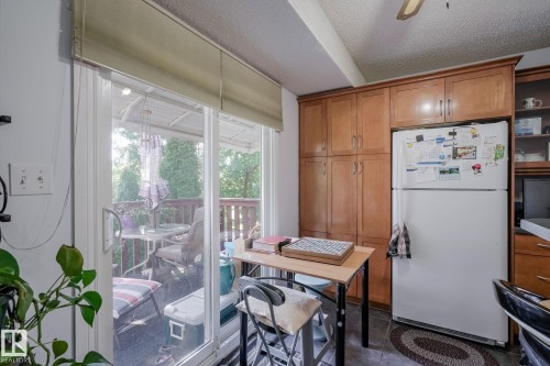 7011 190 Street Nw, Edmonton, AB - Indoor Photo Showing Kitchen
