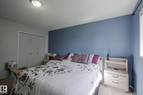 7011 190 Street Nw, Edmonton, AB - Indoor Photo Showing Bedroom