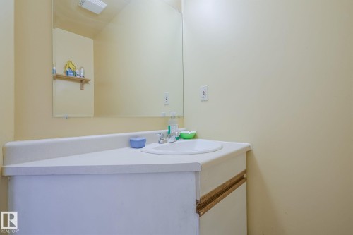 7011 190 Street Nw, Edmonton, AB - Indoor Photo Showing Bathroom