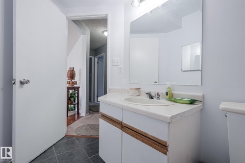7011 190 Street Nw, Edmonton, AB - Indoor Photo Showing Bathroom