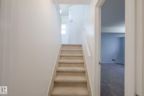 7011 190 Street Nw, Edmonton, AB - Indoor Photo Showing Other Room