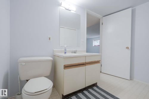 7011 190 Street Nw, Edmonton, AB - Indoor Photo Showing Bathroom