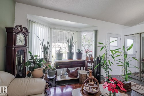7011 190 Street Nw, Edmonton, AB - Indoor