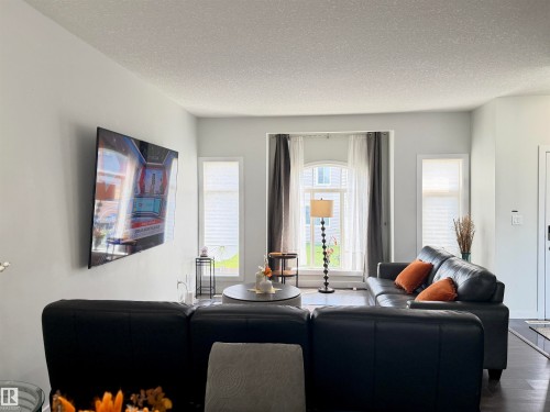 #29 723 172 St Sw, Edmonton, AB - Indoor Photo Showing Living Room