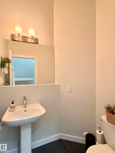 #29 723 172 St Sw, Edmonton, AB - Indoor Photo Showing Bathroom