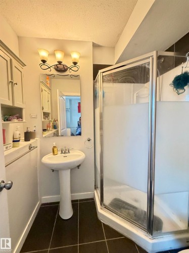#29 723 172 St Sw, Edmonton, AB - Indoor Photo Showing Bathroom