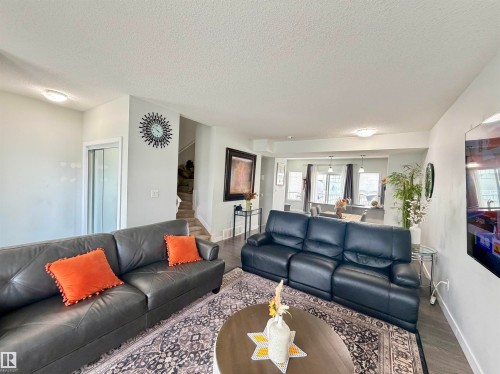 #29 723 172 St Sw, Edmonton, AB - Indoor Photo Showing Living Room