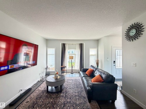 #29 723 172 St Sw, Edmonton, AB - Indoor Photo Showing Living Room