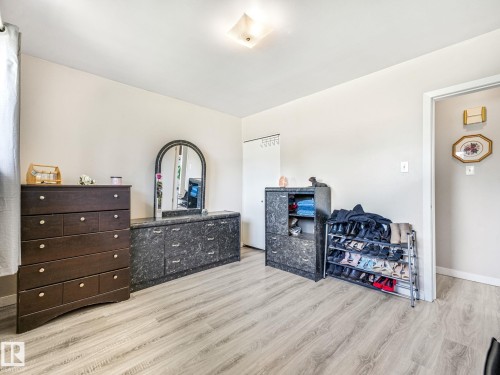 Light wood-finish flooring extending throughout the room - 13323 58 Street Nw, Edmonton, AB - Indoor