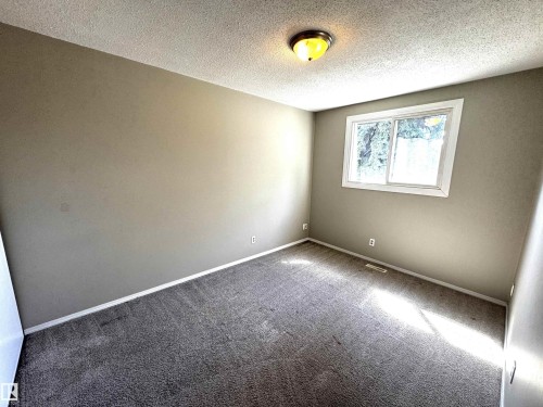 404 Village On The Green Nw, Edmonton, AB - Indoor Photo Showing Other Room
