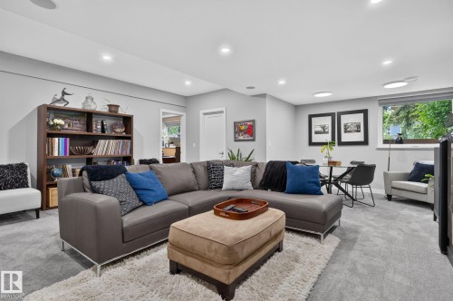14011 101 Avenue Nw, Edmonton, AB - Indoor Photo Showing Living Room