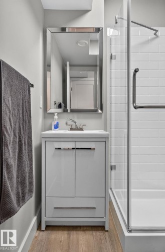 14011 101 Avenue Nw, Edmonton, AB - Indoor Photo Showing Bathroom