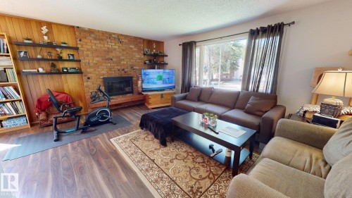 5 Marchand Place, St. Albert, AB - Indoor Photo Showing Living Room