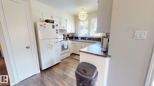 5 Marchand Place, St. Albert, AB - Indoor Photo Showing Kitchen