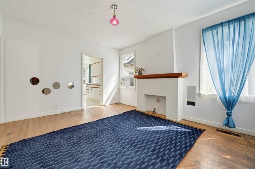 9728 89 Avenue Nw, Edmonton, AB - Indoor
