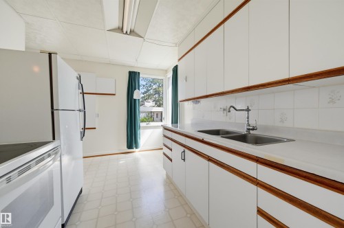 9728 89 Avenue Nw, Edmonton, AB - Indoor Photo Showing Kitchen With Double Sink