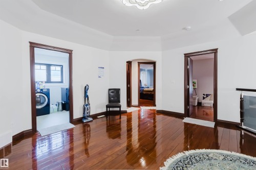 Hardwood flooring reflecting natural light - 4103 Westcliff Heath Heath Sw, Edmonton, AB - Indoor
